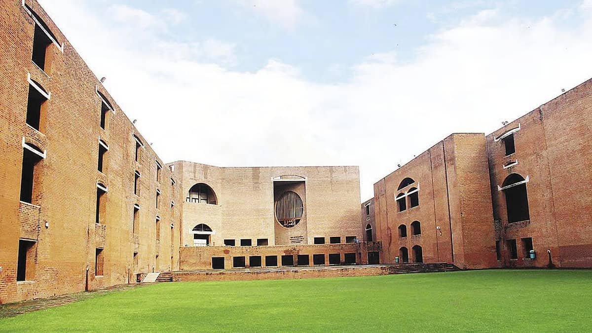 MBA colleges in Ahmedabad IIM